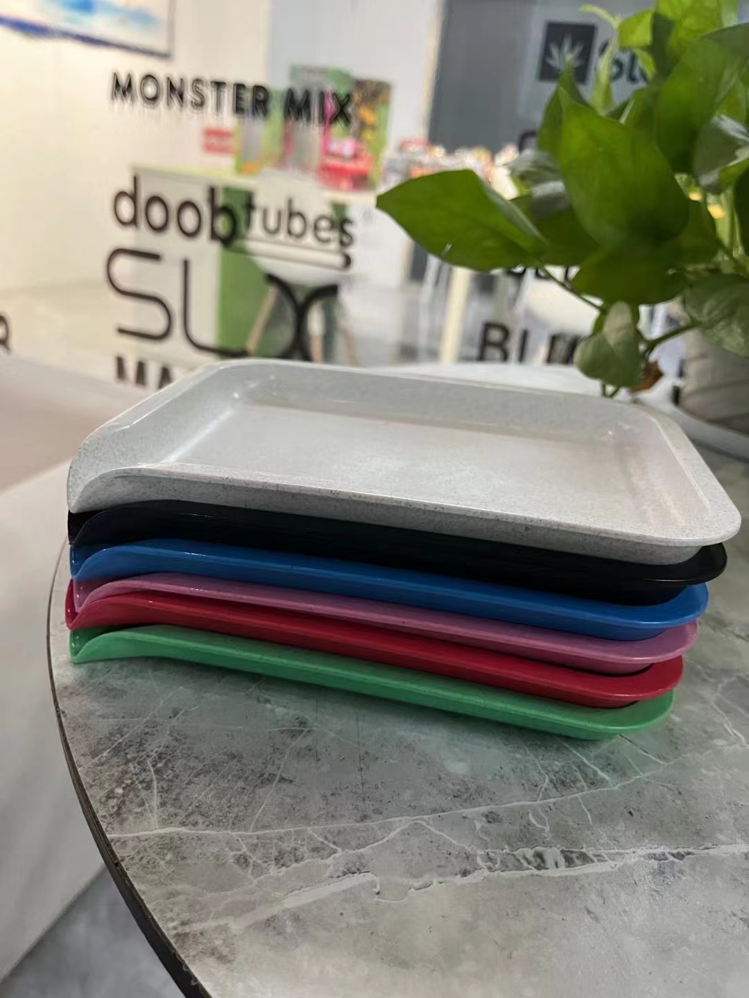 Custom degradable material rolling tray with funnel function