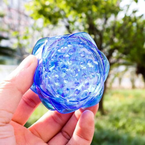 New petal-shaped plastic cigarette grinder weed grinders