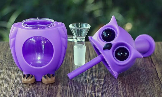 Owl shaped silicone pipe